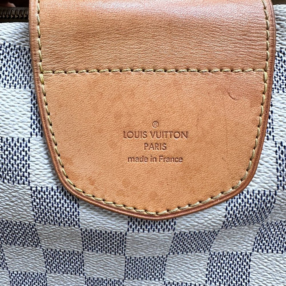 Louis Vuitton Tote - Picture 3 of 4